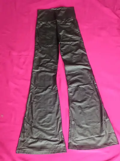 Calzas Flare de cuero sintético negro - miniatura 1
