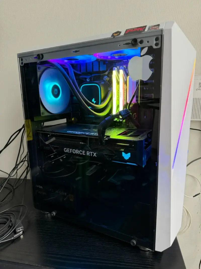 PC Gamer, monitores y escritorio - 2