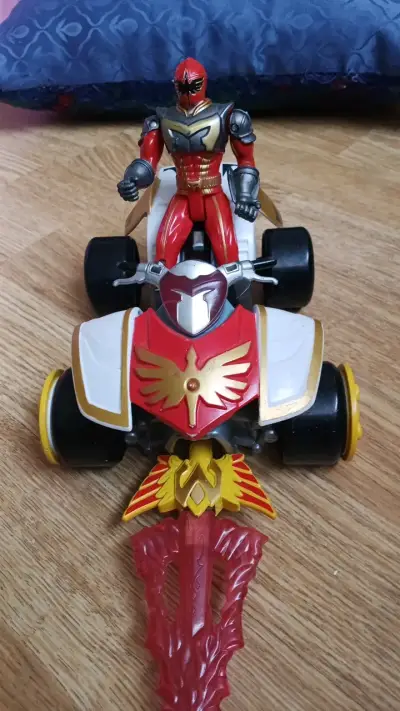 Figura de acción con vehículo Power Rangers - miniatura 1