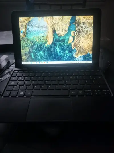 Notebook con Windows 10 y teclado integrado - miniatura 1