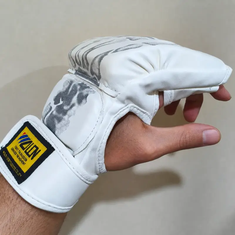 Guantes de MMA Wolon blancos con diseño de huesos