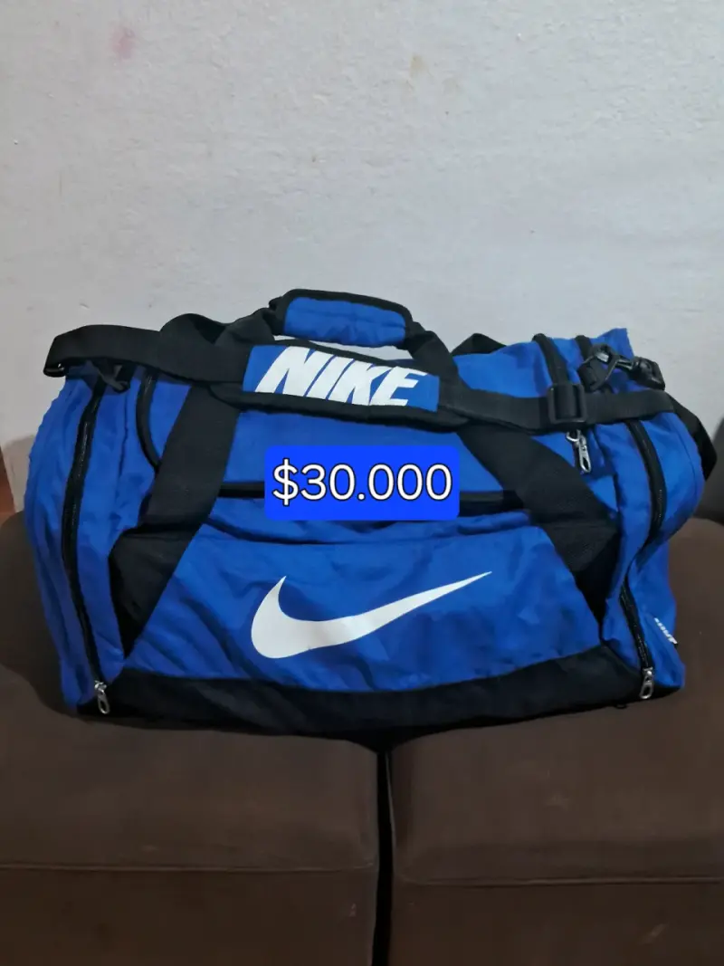 Bolso deportivo Nike azul con logo