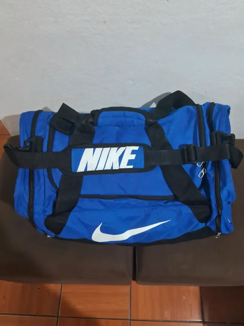 Bolso deportivo Nike azul con logo - 2