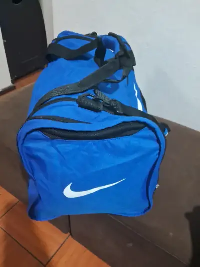 Bolso deportivo Nike azul con logo - miniatura 3