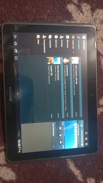 Tablet Samsung con cargador en buen estado - miniatura 4