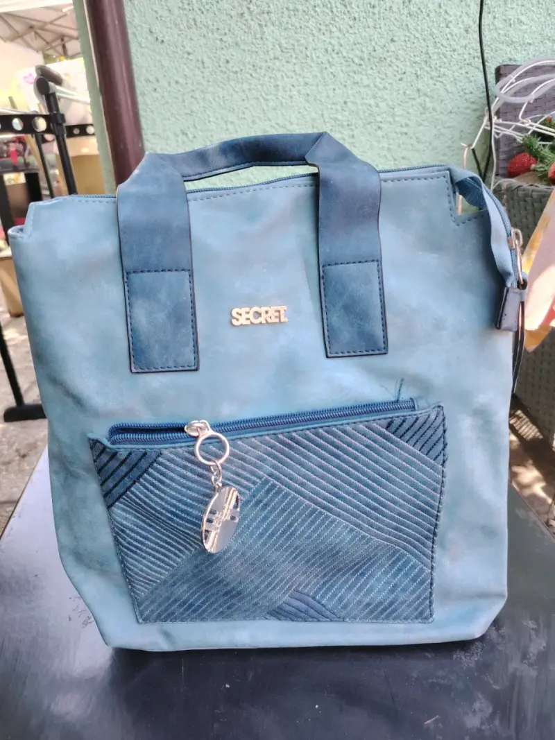 Bolso azul de mano Secret con bolsillo frontal