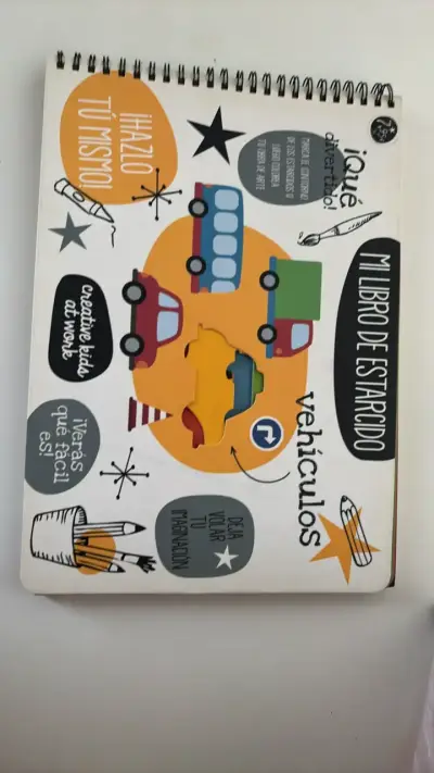 Libro de estarcido para niños con vehículos - miniatura 1