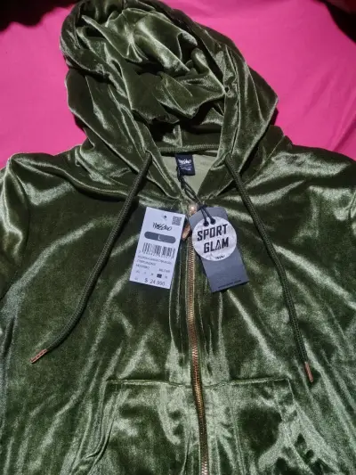 Polerón de terciopelo verde militar Mossimo Sport Glam - miniatura 2