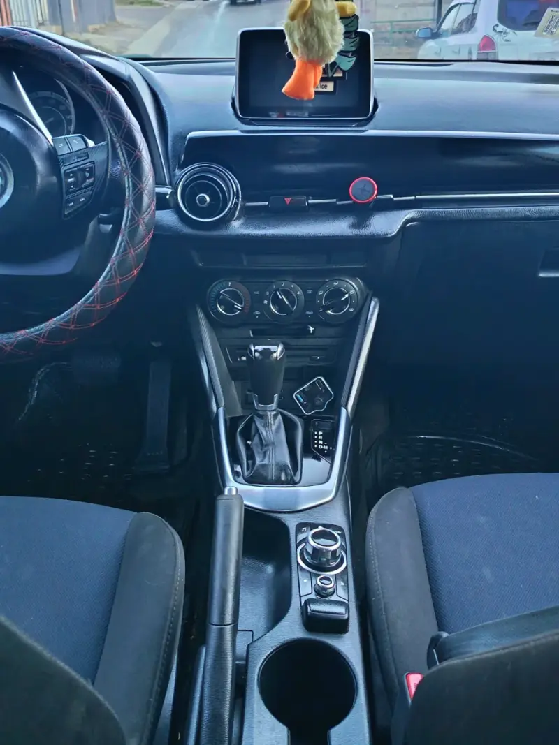 Mazda 2 Hatchback 2015 en buen estado - 1