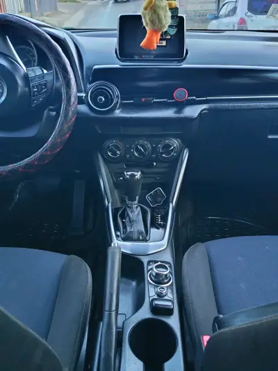 Mazda 2 Hatchback 2015 en buen estado - miniatura 1