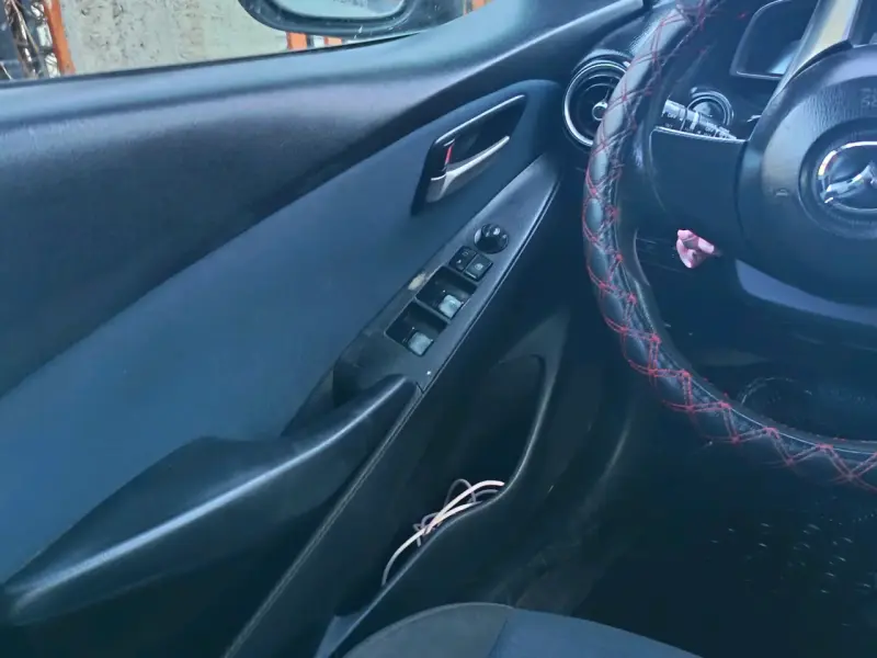 Mazda 2 Hatchback 2015 en buen estado - 2