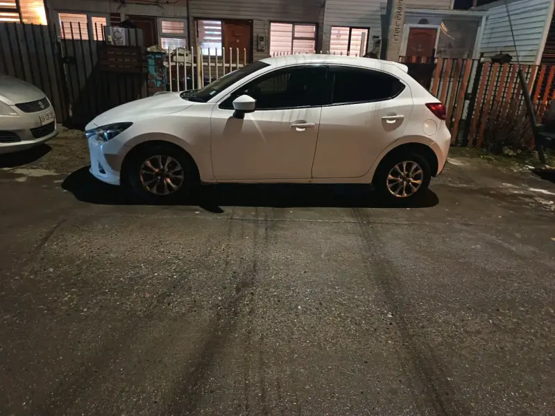 Mazda 2 Hatchback 2015 en buen estado - 4