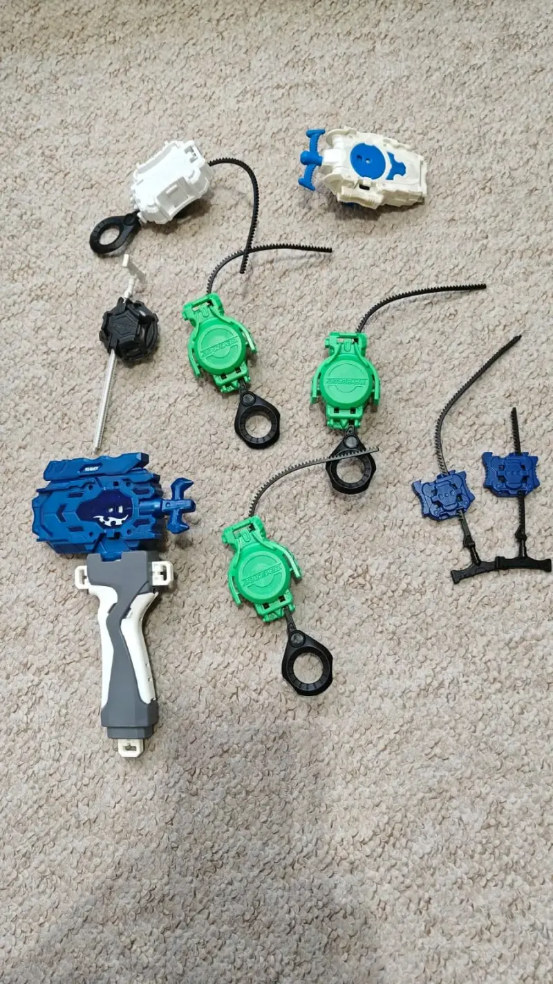 Set de Beyblades con estadio y lanzadores - 3