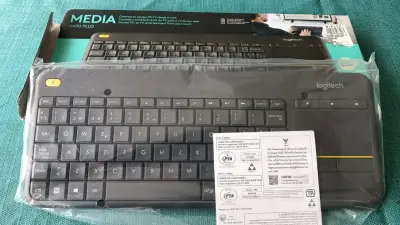Teclado Inalámbrico Logitech K400 Plus co Touchpad - miniatura 1