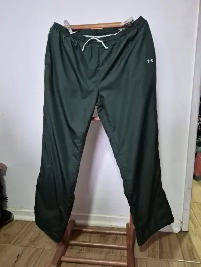 Pantalones deportivos Under Armour verde oscuro - miniatura 1
