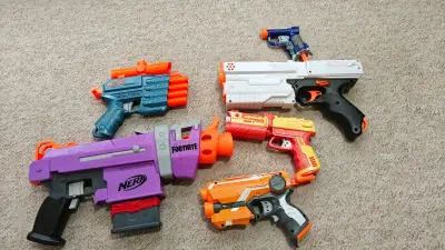 Set de pistolas Nerf con dardos incluidos - miniatura 1