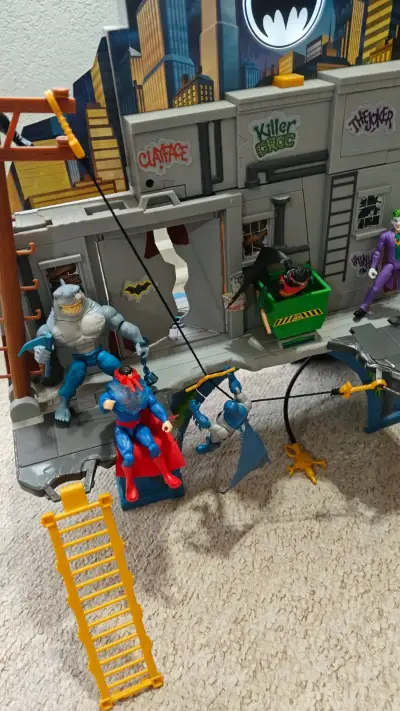 Set de juego Batman con figuras de acción - miniatura 3