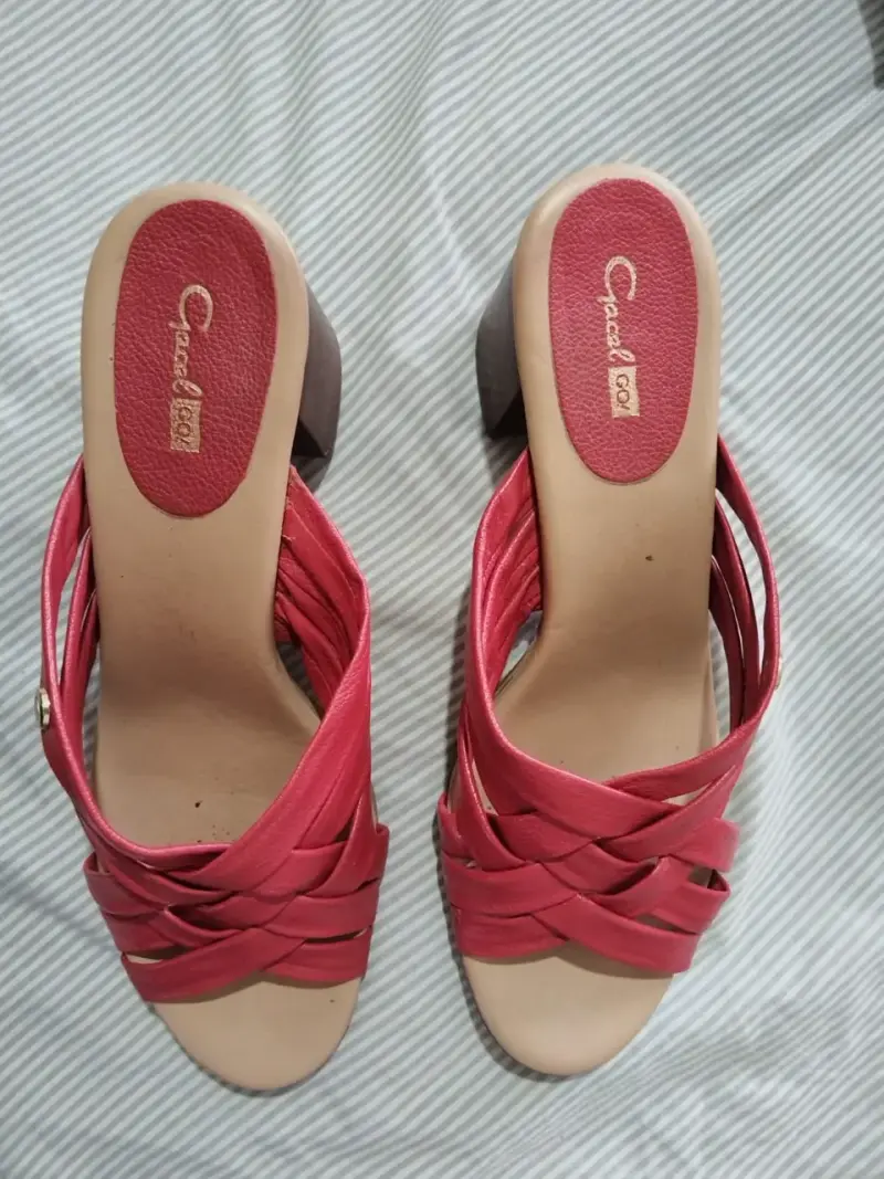 Sandalias rojas de cuero con taco GACEL