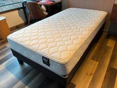 Cama 1.5 plazasColchón Rosen Ergo T en buen estado - miniatura 1