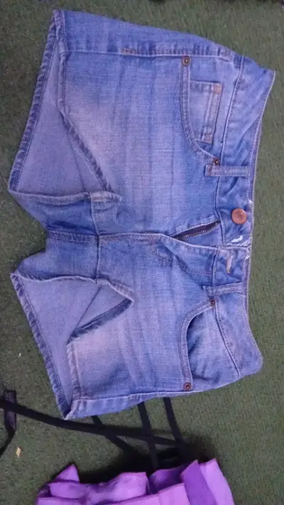 Shorts de mezclilla para mujer - miniatura 1
