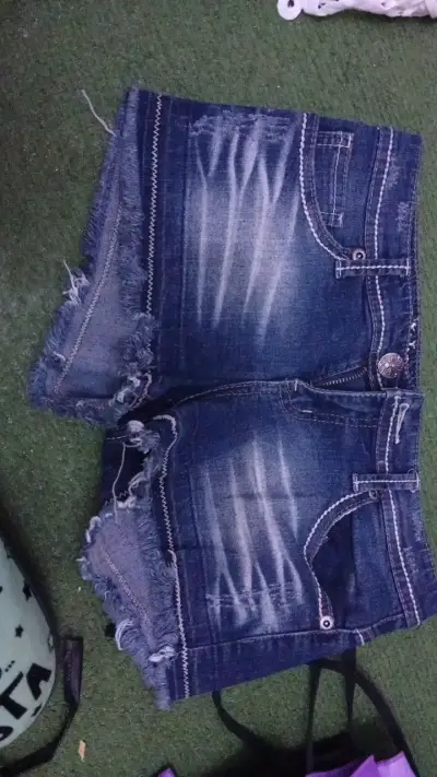 Shorts de mezclilla para mujer - miniatura 3