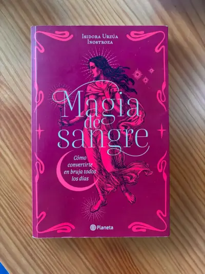 Libro 'Magia de Sangre' de Isidora Urzúa - miniatura 1