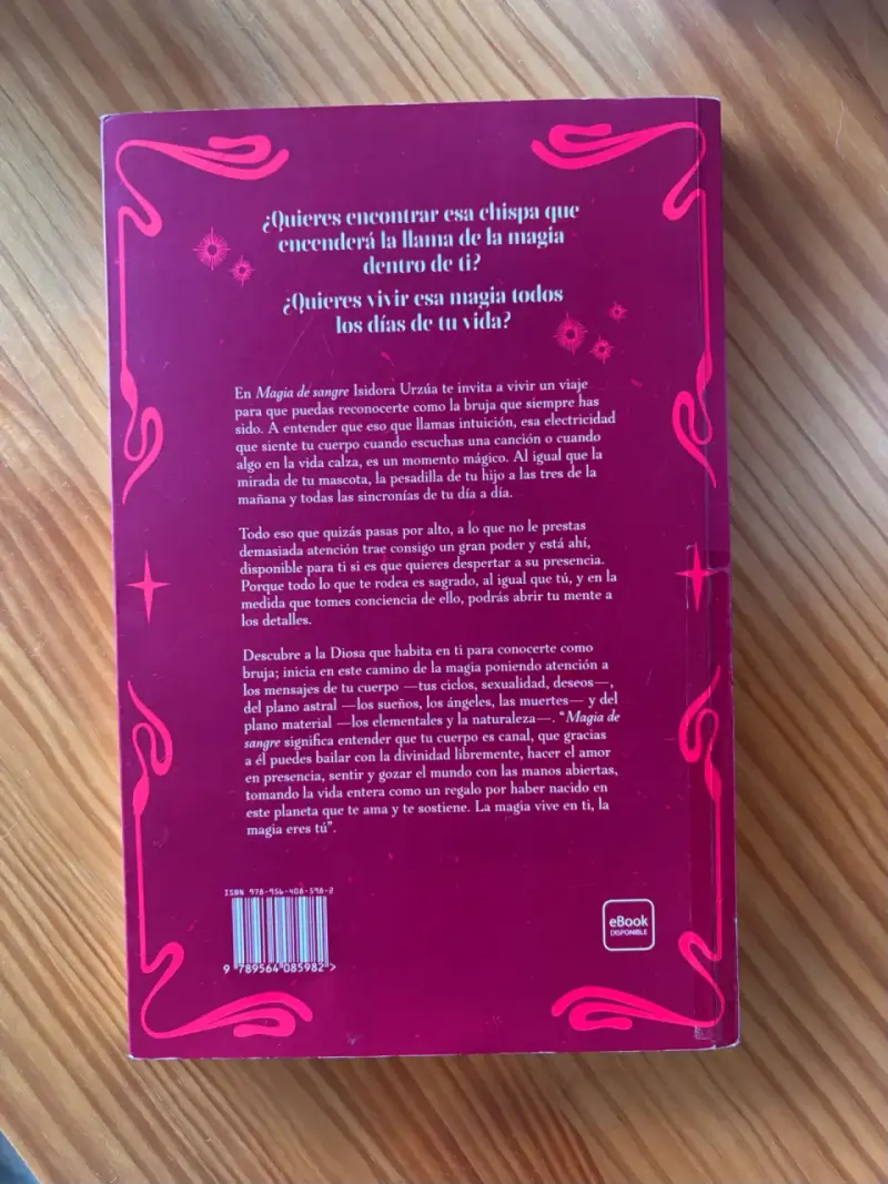 Libro 'Magia de Sangre' de Isidora Urzúa - 2