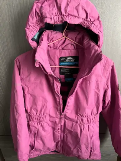 Chaqueta impermeable rosa para niña - miniatura 2