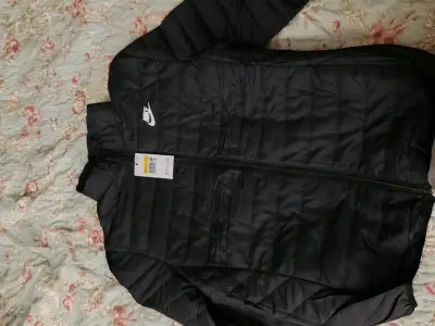 Chaqueta acolchada negra Nike og talla L - miniatura 4