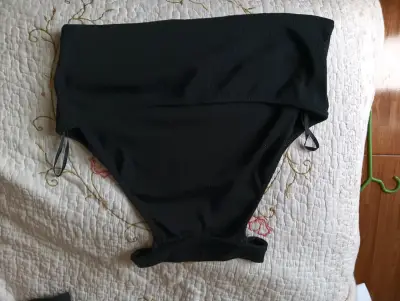 Polera negra sin mangas estándar - miniatura 2
