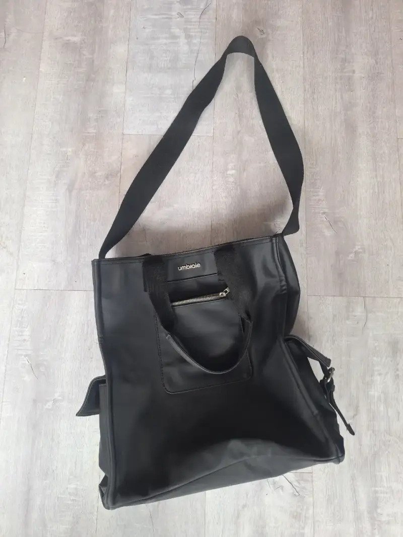 Bolso negro de cuero sintético con correa - 2