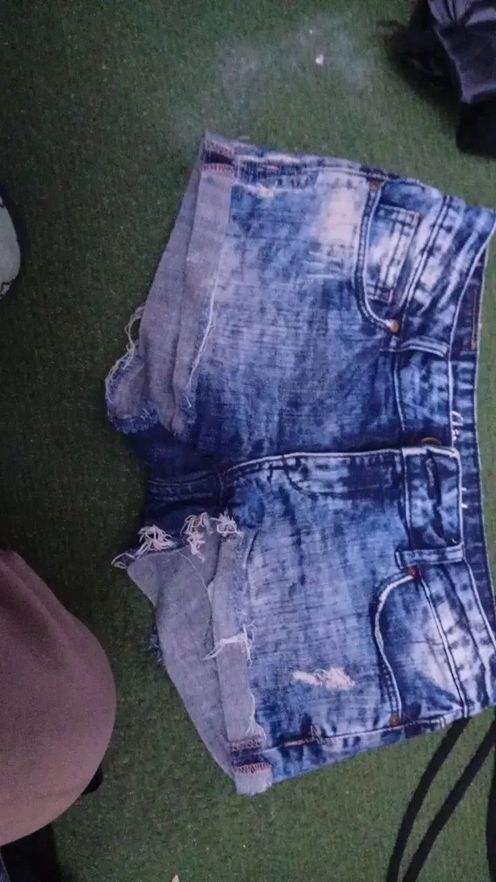Shorts de mezclilla desgastados para mujer - 3