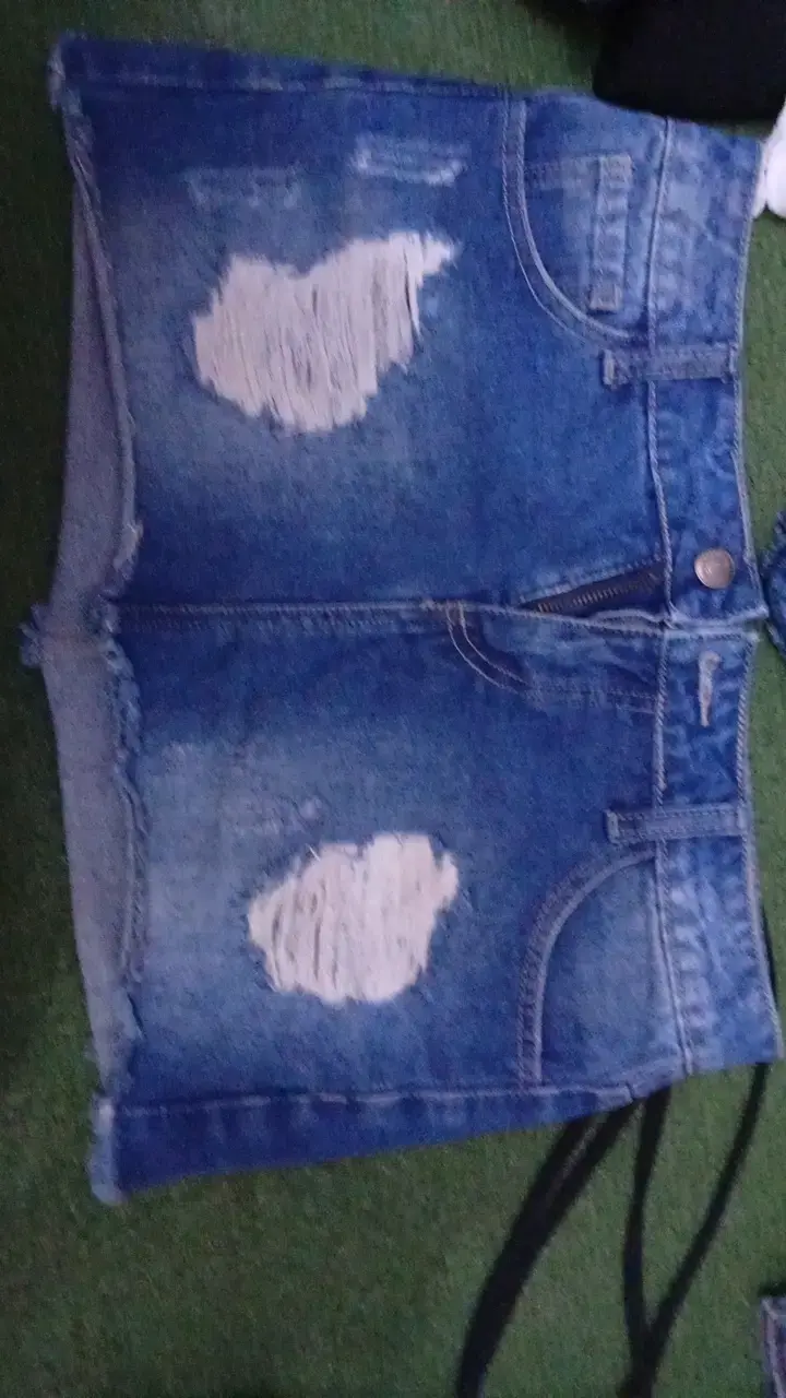 Shorts de mezclilla desgastados para mujer - 5
