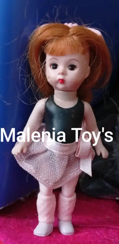 Muñecas de colección Madame Alexander - miniatura 1
