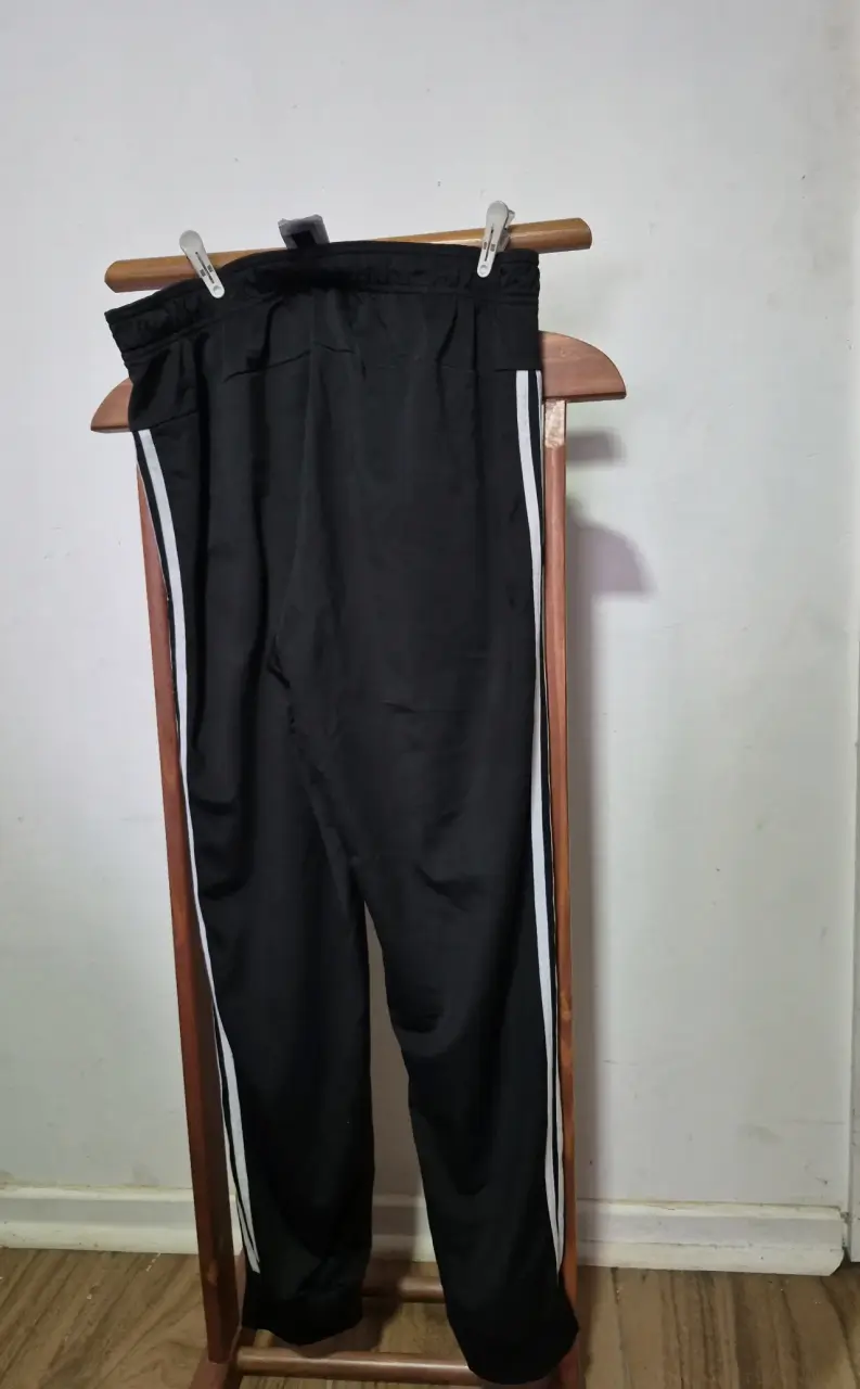 Pantalones deportivos negros Adidas con franjas - 2