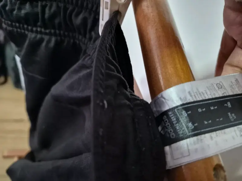 Pantalones deportivos negros Adidas con franjas - 3