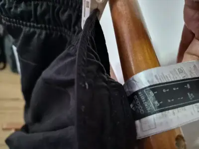 Pantalones deportivos negros Adidas con franjas - miniatura 3