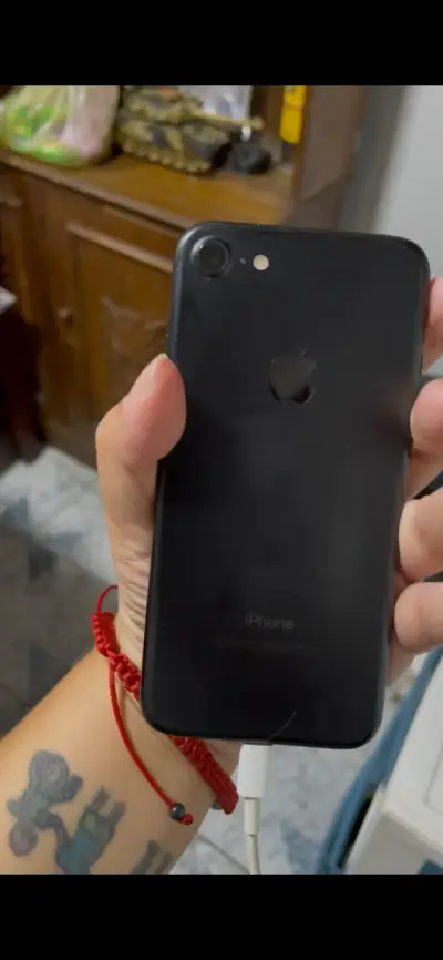 iPhone 7 de 128GB en buen estado color negro - miniatura 3