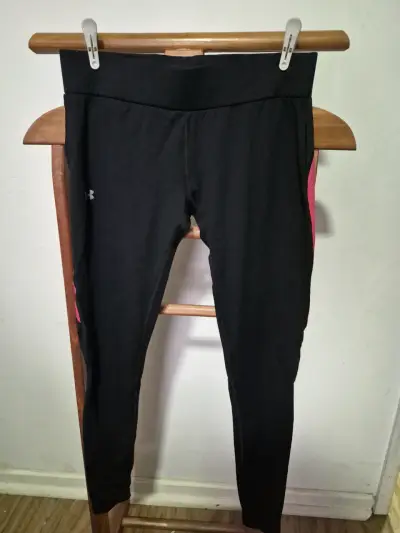 Leggings deportivos negros Under Armour para mujer - miniatura 1