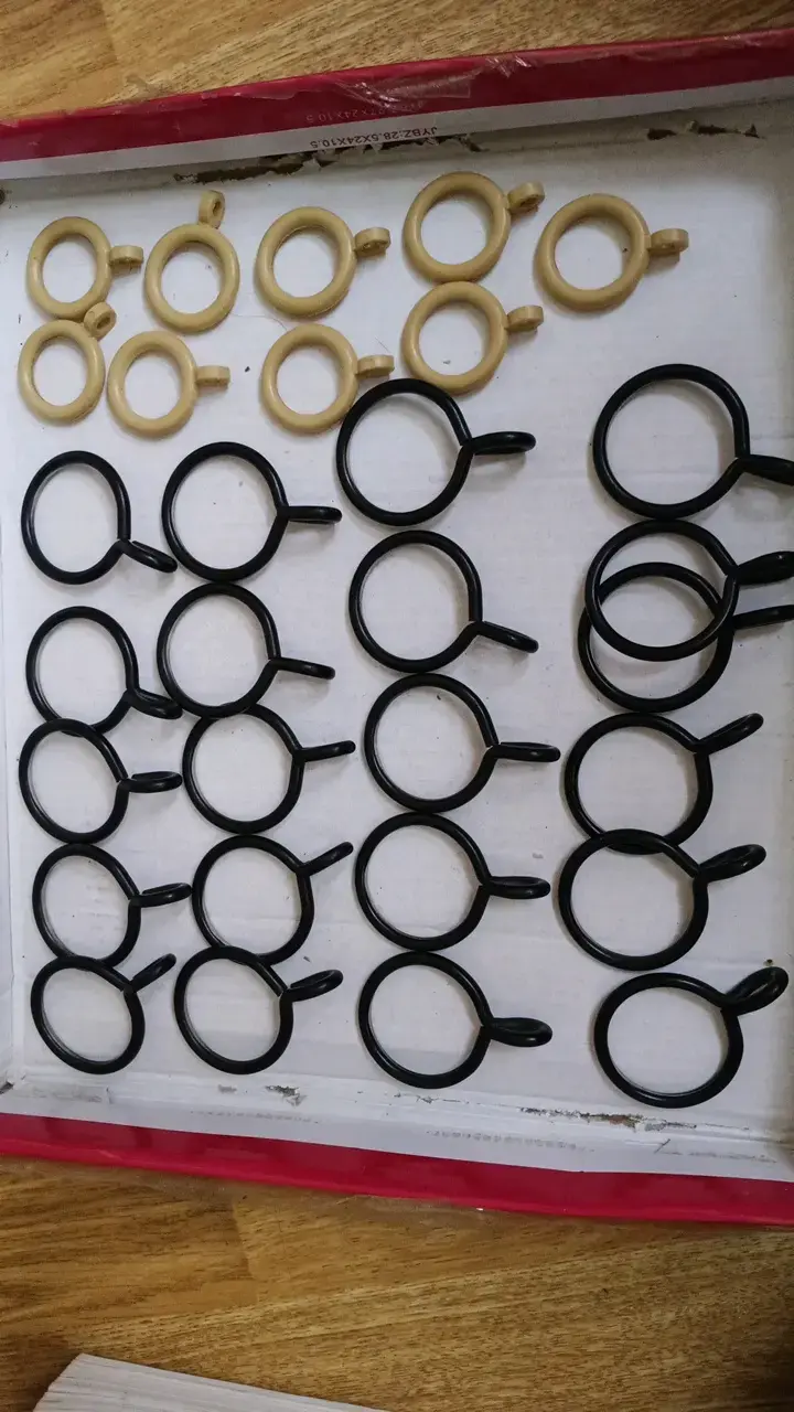Set 21 argollasmetal paracortinas en negro y beige - 1
