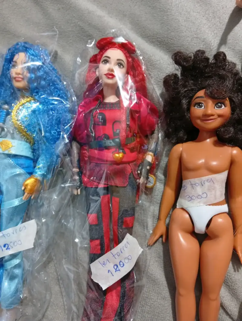 Lote de muñecas variadas para colección o juego - 3