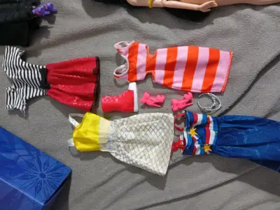 Lote de muñecas variadas para colección o juego - miniatura 6