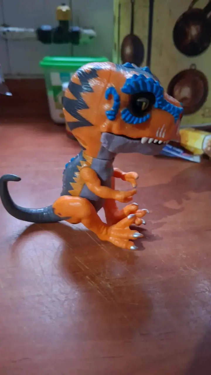 Figura de dinosaurio juguete interactivo - 4