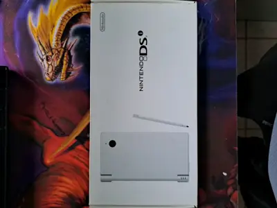 Nintendo DSi Japonesa en caja - miniatura 1
