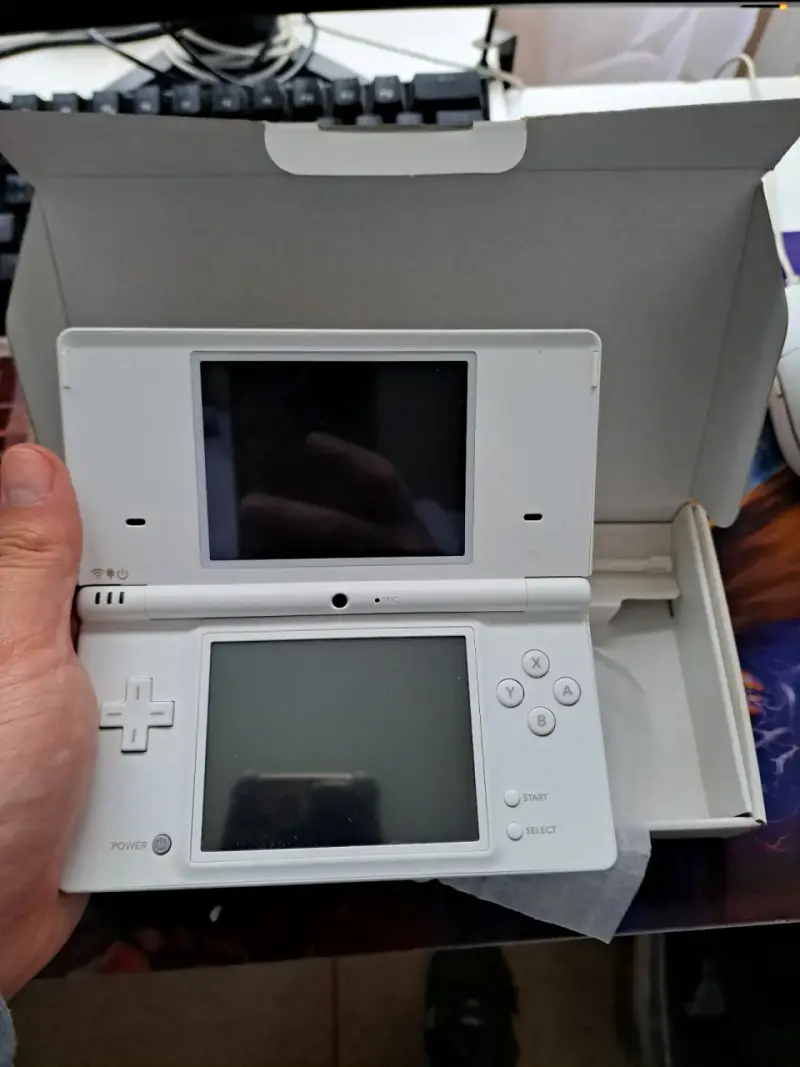 Nintendo DSi Japonesa en caja - 3