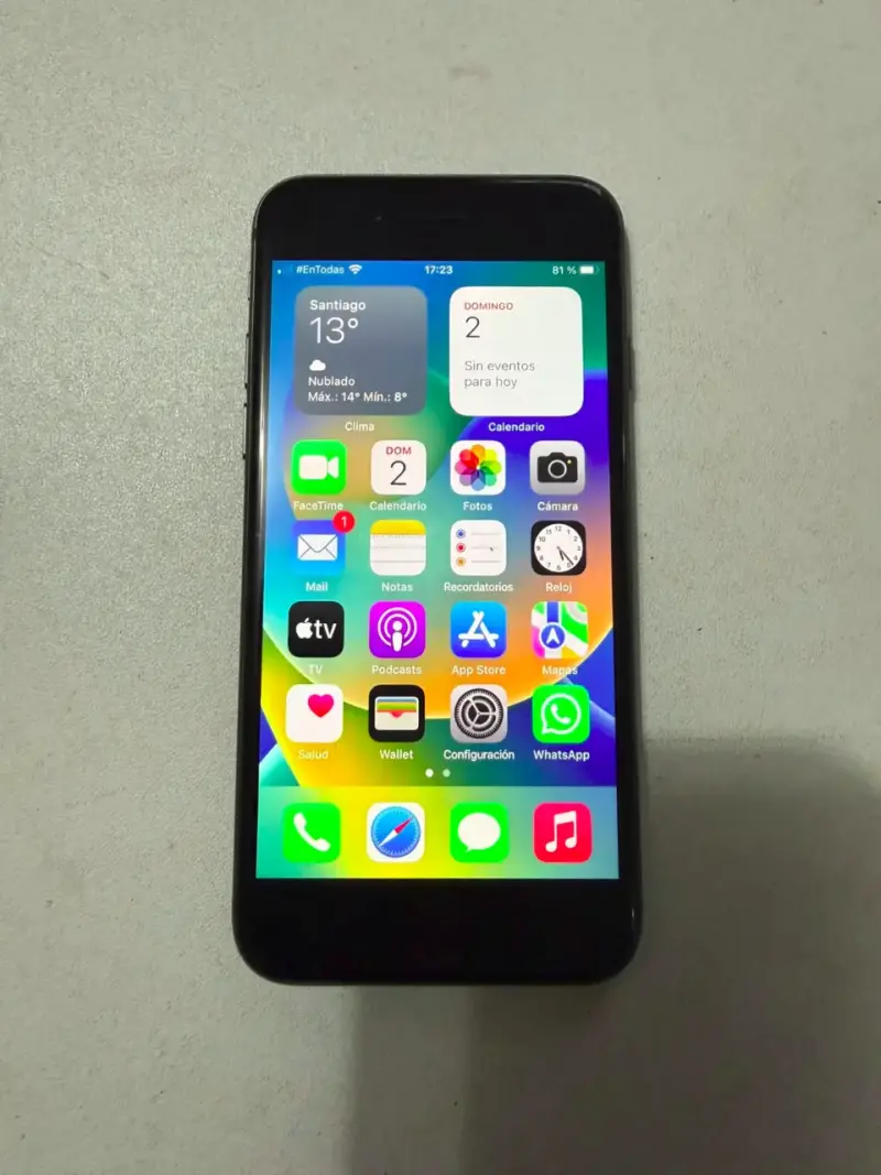 iPhone 8 64GB, en buen estado con batería al 100% - 1