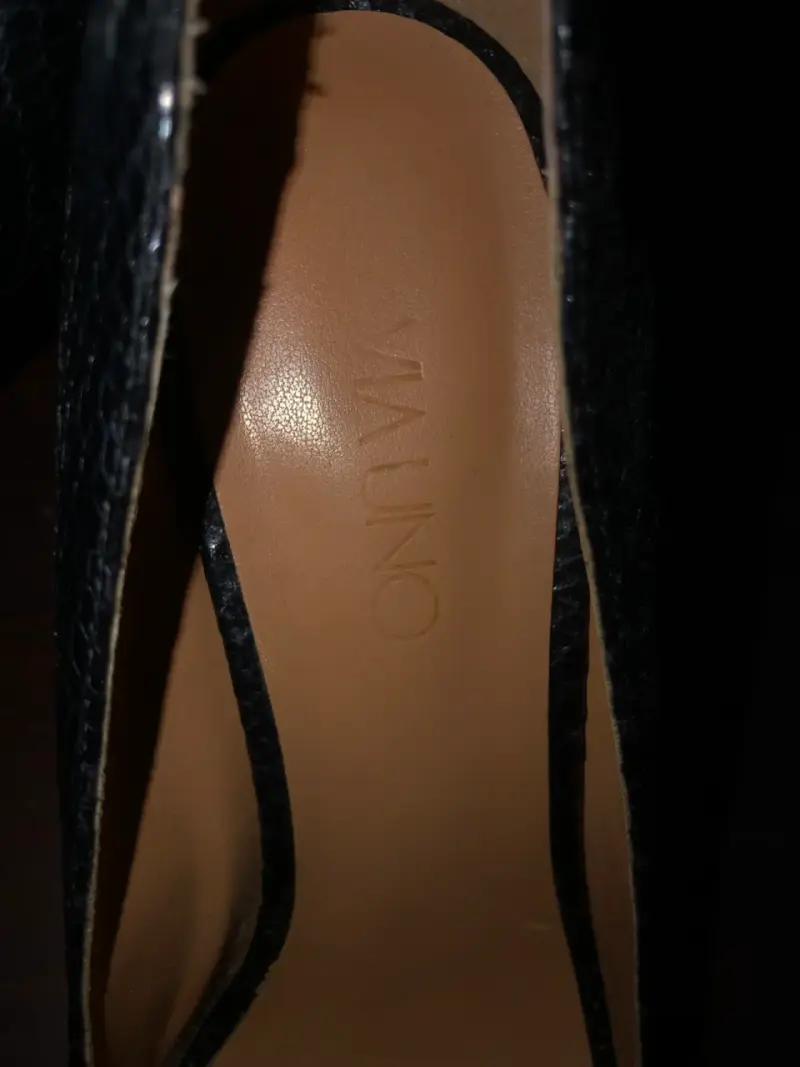 Zapatos de tacón alto negros con diseño de piel de serpiente - 2