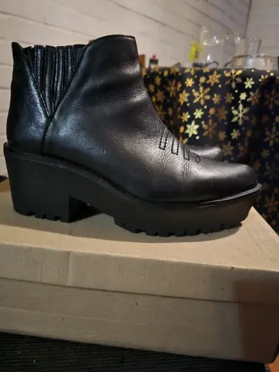 Botines de cuero negro con plataforma - miniatura 1