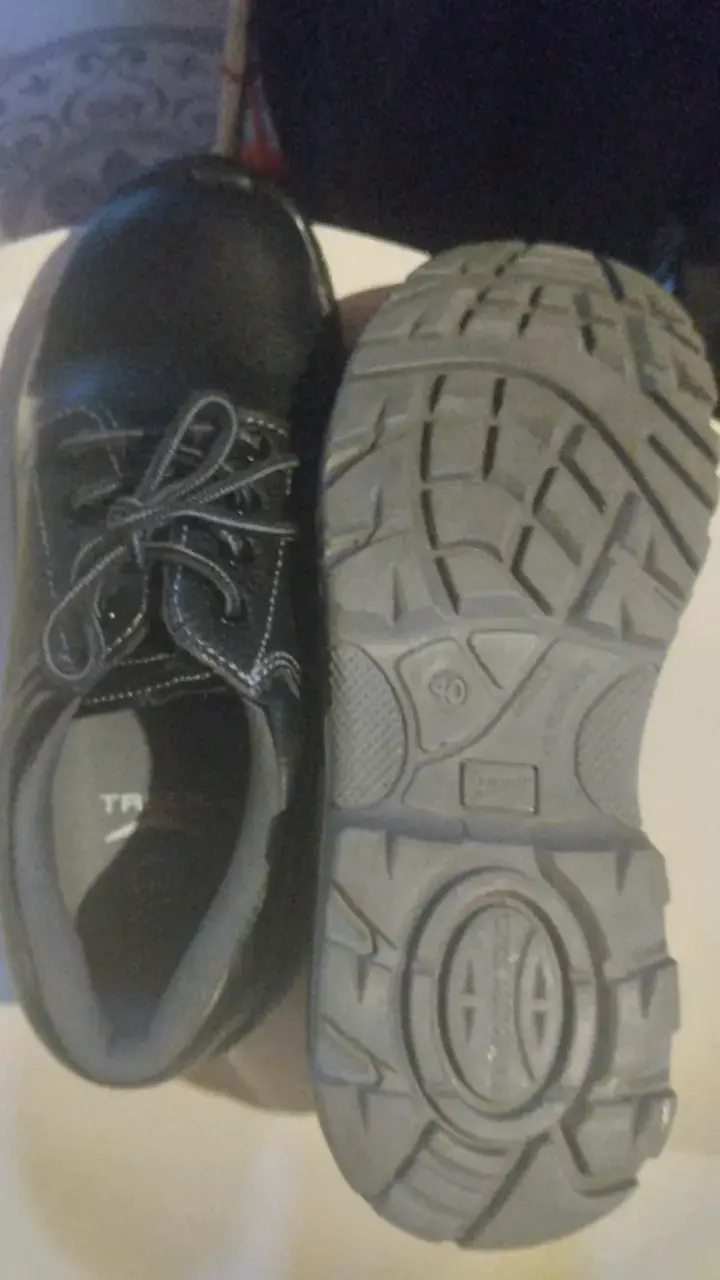 Zapatos de seguridad negros con suela antideslizante - 2
