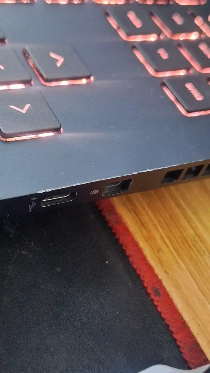 Laptop HP Omen con AMD Ryzen 7 y NVIDIA RTX - 5